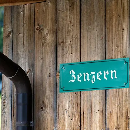 Hof Zenzern Апартаменти